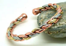 A three colour heavy rope design with the copper brass and aluminum knitted into each other. Each end is fitted with rare earth magnets