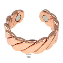 A 7mm width copper ring with two healing magnets